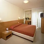 Majorca Sul Mare In Centro A Con Area Fitness 3* Риччоне