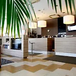 Majorca Sul Mare In Centro A Con Area Fitness 3* Риччоне