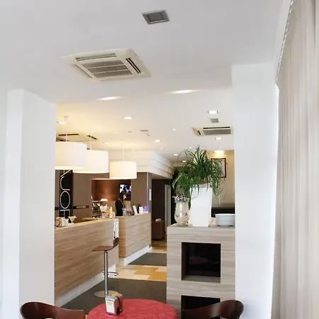 Majorca Sul Mare In Centro A Con Area Fitness Riccione